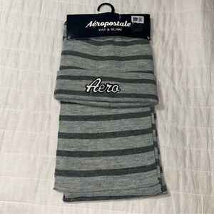 Aeropostale OS Gray Silver White Logo Stripes Knit Hat & Scarf Gift Set
